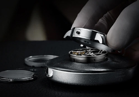 南京雅克德罗手表抛光翻新服务-全表超声波清洗+外观美容